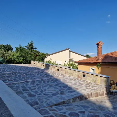 Guesthouse Tina With Terrace And Parking Near Opatija