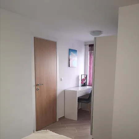 Guesthouse Tina With Terrace And Parking Near Opatija מטולי
