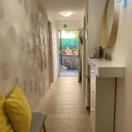 דירה Guesthouse Tina With Terrace And Parking Near Opatija